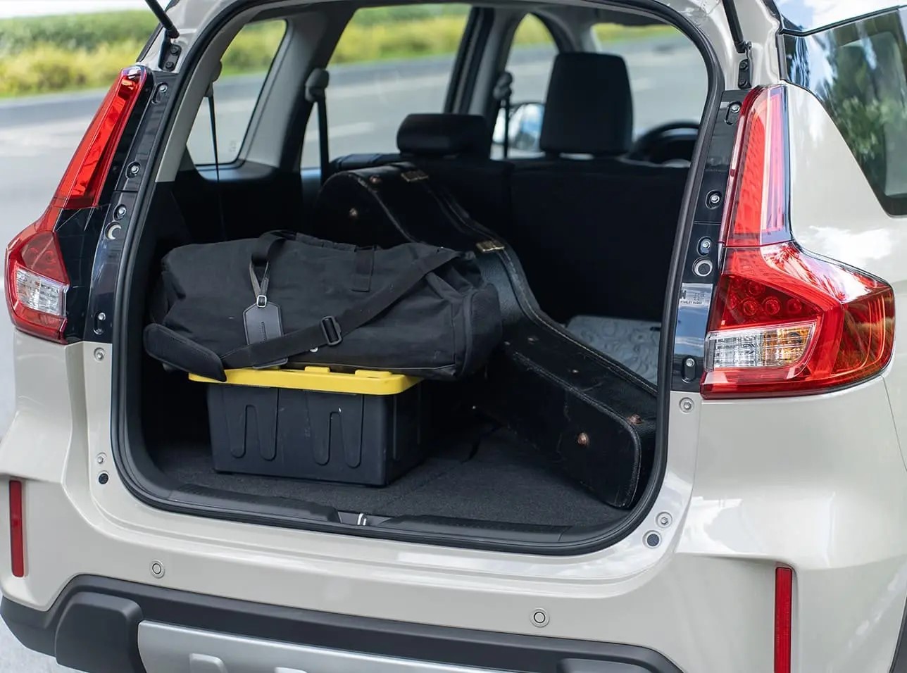 Suzuki XL7 Hybrid - Image 2