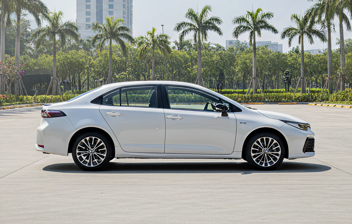 Toyota Corolla Altis - Image 2
