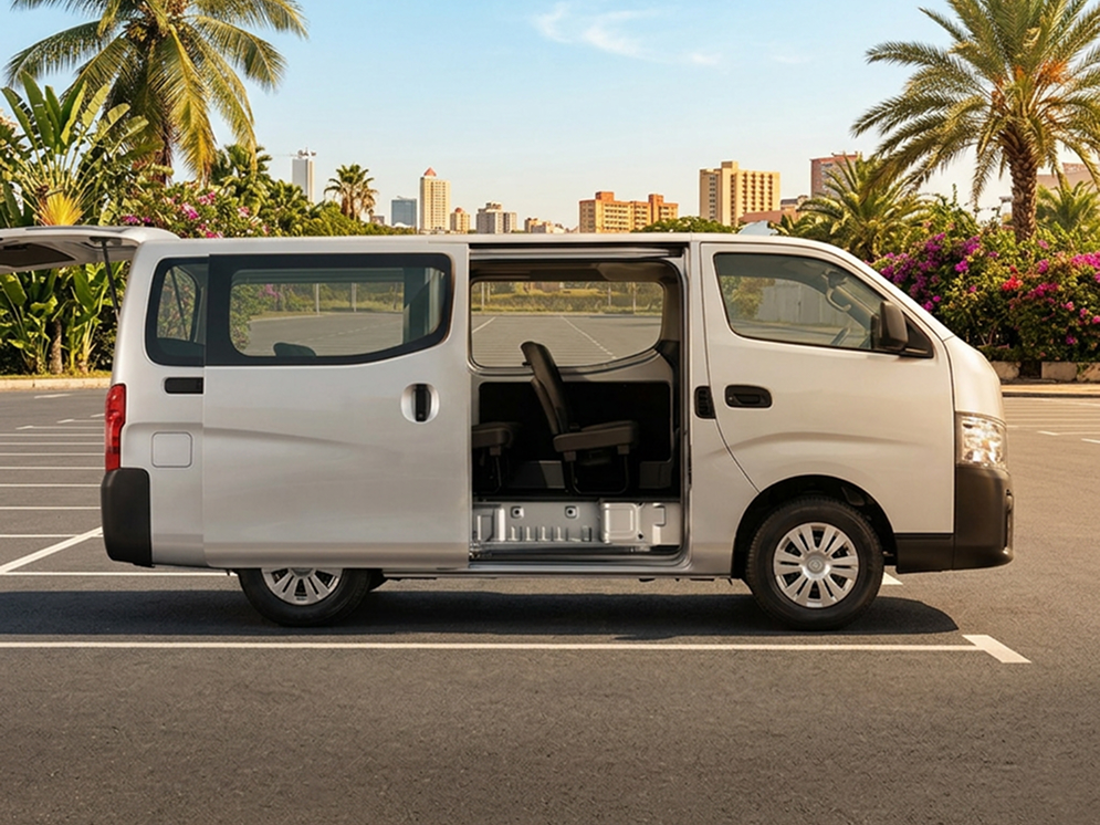 Mitsubishi Versa Van - Image 2