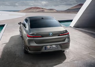 BMW i7 - Image 2