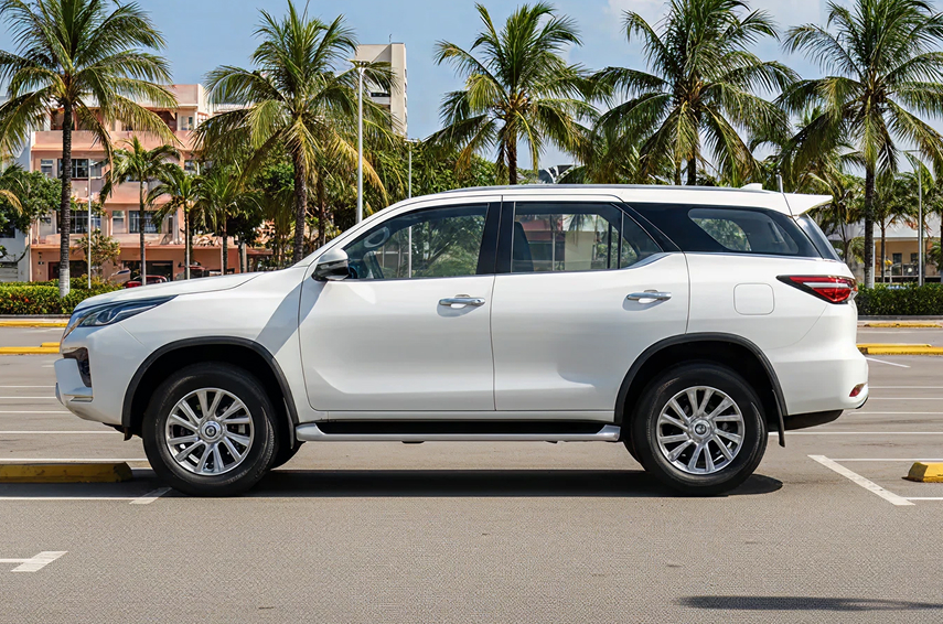 Toyota Fortuner - Image 2