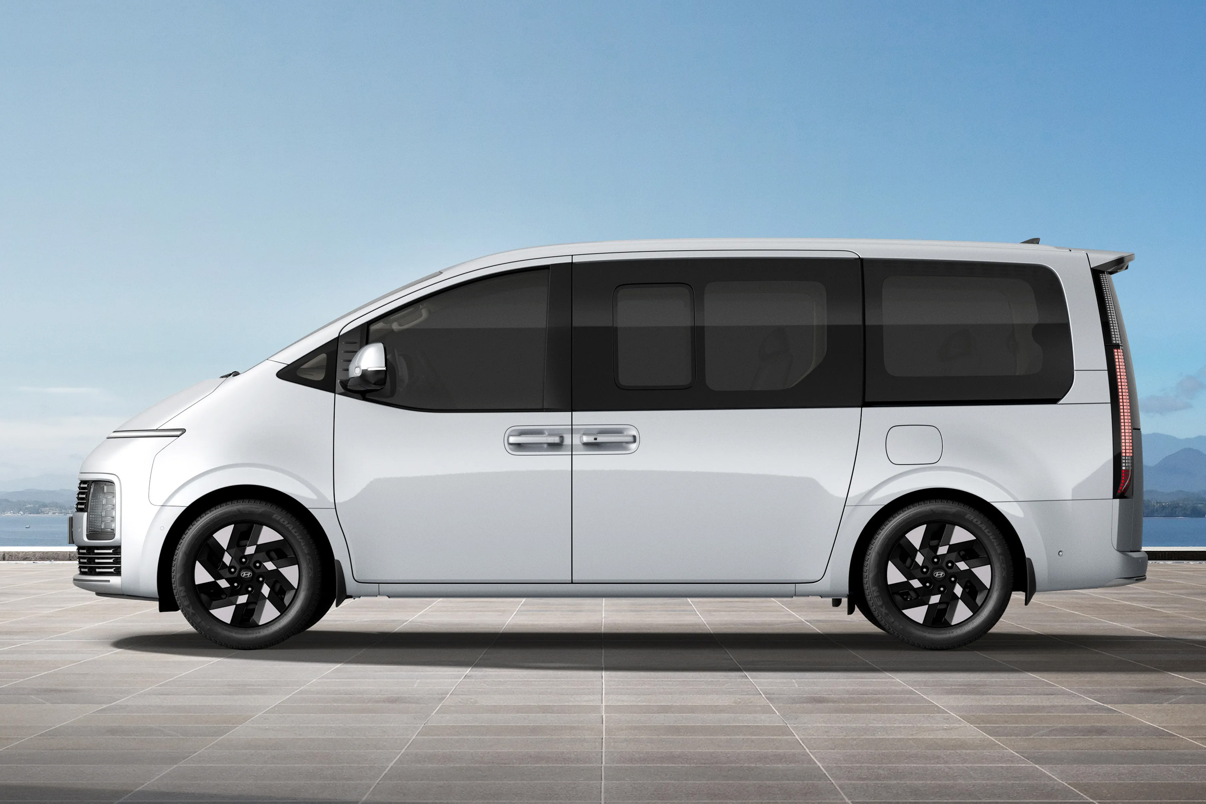 Hyundai Staria Hybrid - Image 2